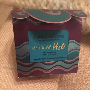 Tarte drink of  H20 Hydrating boost moisturizer